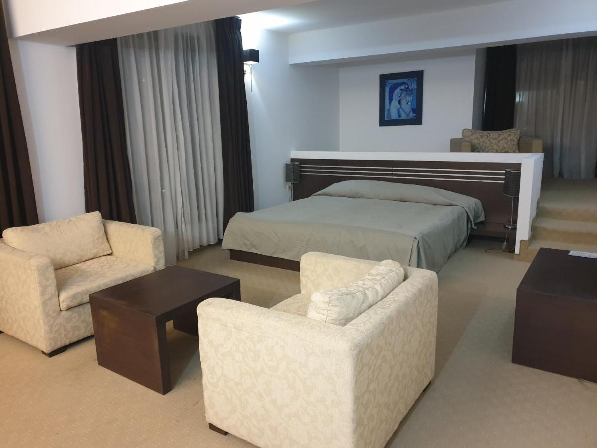 Hotel Presidivm Palace Lovecs Kültér fotó