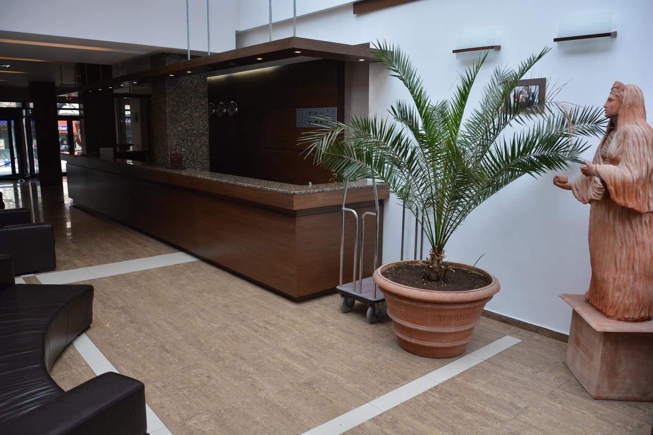 Hotel Presidivm Palace Lovecs Kültér fotó